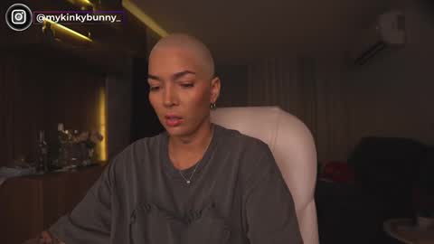 Snapshot of mykinkybunny chatting on 03/04/25, 02:27 jacke BUNNY online show from 03/04/25, 02:27