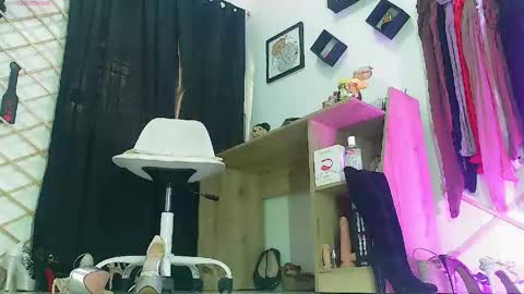 Snapshot of myla_sarah1 chatting on 04/30/26, 08:57 myla sarah1 online show from 04/30/26, 08:57