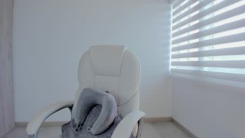 Snapshot of mylerosex chatting on 01/17/25, 09:06 Myle online show from 01/17/25, 09:06