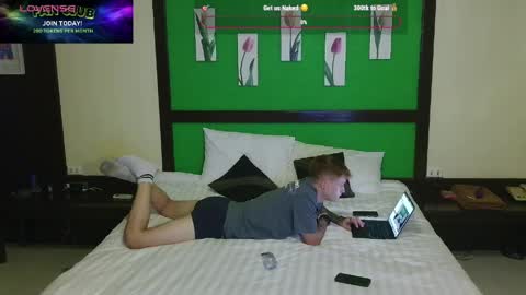 Snapshot of myloxcody chatting on 04/10/26, 11:20 Mylo Cody online show from 04/10/26, 11:20