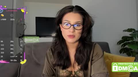 Snapshot of mymelisa chatting on 10/07/25, 08:00 hey its Mel online show from 10/07/25, 08:00