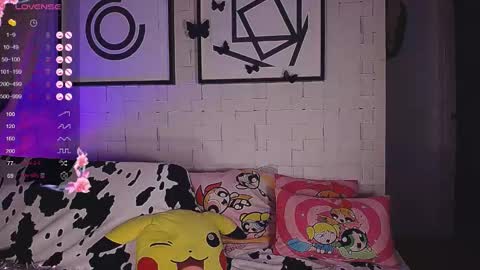 mynameisnikki_ online show from 09/15/25, 05:07
