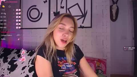 mynameisnikki_ online show from 10/06/25, 08:12
