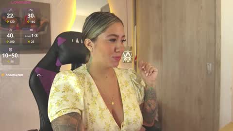 Snapshot of mysaris3 chatting on 11/26/25, 01:12 S A R A online show from 11/26/25, 01:12