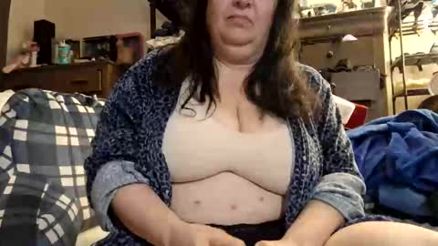 mysteriouswoman18 online show from 12/01/25, 12:37