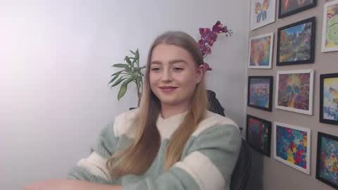 Erica online show from 12/06/24, 01:00