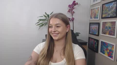 Erica online show from 03/11/25, 11:23