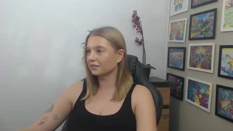 Erica online show from 11/06/25, 01:12