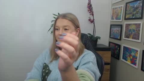 Erica online show from 12/05/25, 08:45