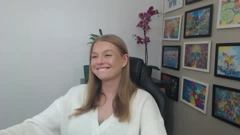 Erica online show from 04/17/26, 01:25