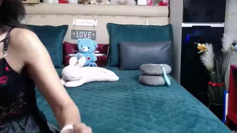 Snapshot of mysteryroom chatting on 11/15/25, 09:54 Shine online show from 11/15/25, 09:54