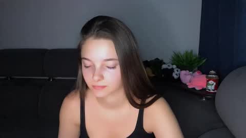 Snapshot of mysticrose_ chatting on 11/15/25, 07:54 Leya online show from 11/15/25, 07:54