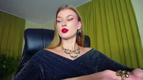 mysticvenus_ online show from 10/30/25, 10:49