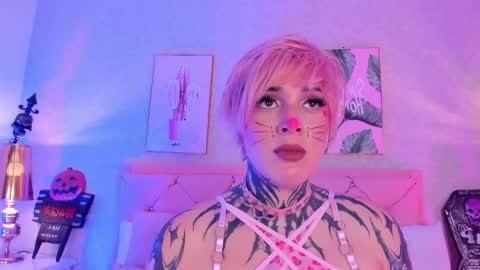 Misteika online show from 10/31/25, 01:01