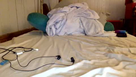 str8 dom alphaAsian Daddy type. sorry not bi or  curious but i dont judgediscrimenate. online show from 10/27/25, 12:09