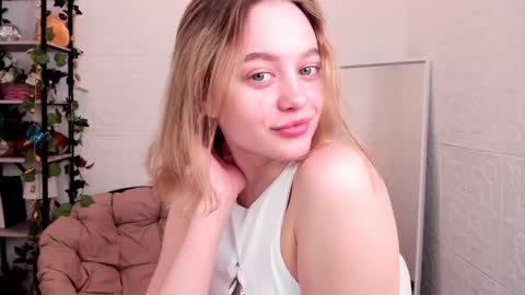 Snapshot of n0_nude chatting on 12/14/24, 10:34 Eva online show from 12/14/24, 10:34