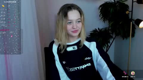 Snapshot of n0_nude chatting on 01/18/25, 11:54 Eva online show from 01/18/25, 11:54