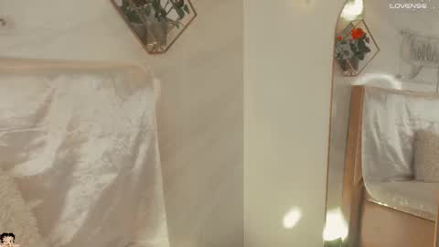 naamah_b online show from 11/21/25, 03:54