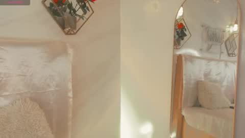 naamah_b online show from 11/28/25, 02:20