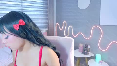 naaomi_cute online show from 10/18/25, 08:53