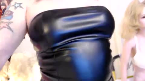 Snapshot of nadia_vixen chatting on 05/15/26, 11:34 Nadia Vixen online show from 05/15/26, 11:34