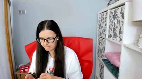 Snapshot of nadiatrue chatting on 07/17/26, 04:01 nadiatrue online show from 07/17/26, 04:01