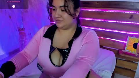 Snapshot of nadine_russo chatting on 04/29/26, 11:22 Nadine online show from 04/29/26, 11:22