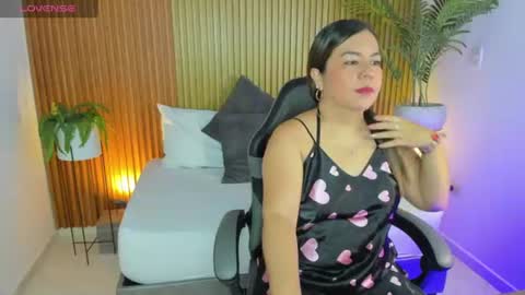 Snapshot of nahia_13 chatting on 06/19/26, 12:09 N A H I A online show from 06/19/26, 12:09