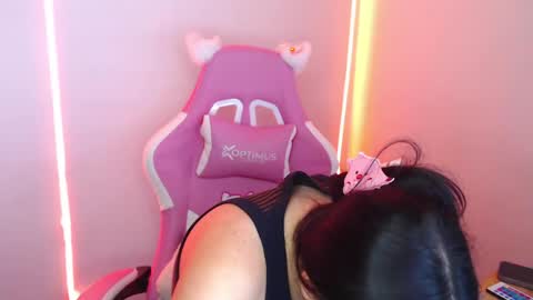  Nahia  online show from 04/17/26, 03:26