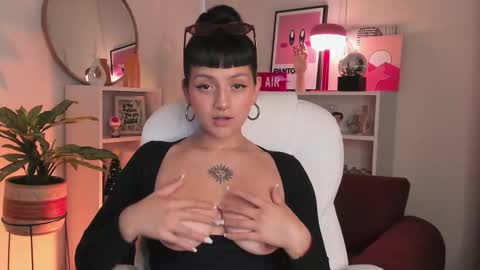 Nahia INDEPENDENT MODEL P online show from 11/29/25, 10:46