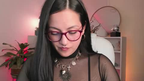 Nahia INDEPENDENT MODEL P online show from 07/06/26, 10:45