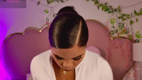 NahiaraReina  online show from 04/18/26, 02:54