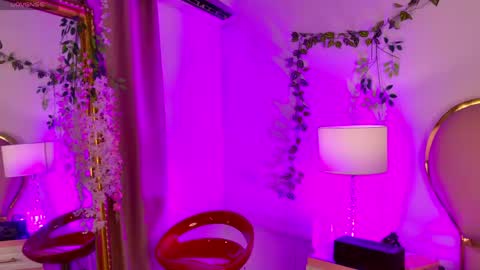 Snapshot of nahiarareina chatting on 04/25/26, 02:03 NahiaraReina online show from 04/25/26, 02:03