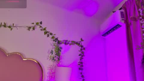 Snapshot of nahiarareina chatting on 05/20/26, 01:28 NahiaraReina online show from 05/20/26, 01:28