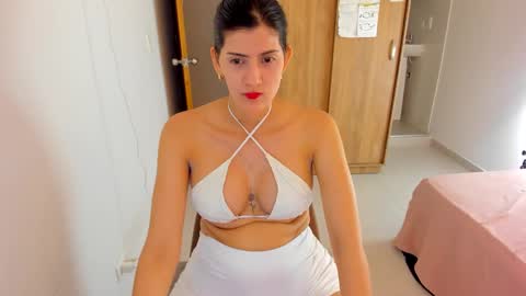 independent model online show from 02/07/25, 01:15