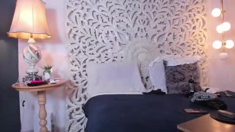 Nahomi  online show from 02/18/26, 10:33