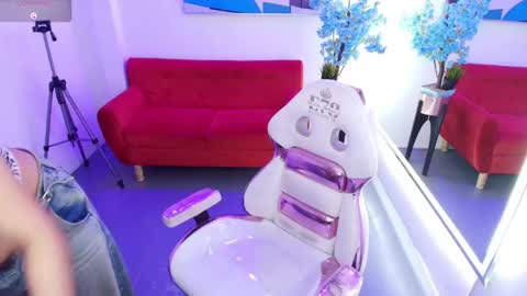 nahomi_velmont online show from 06/01/26, 12:40