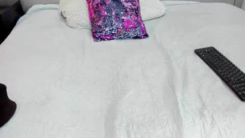 Nahomi  online show from 11/12/25, 11:58