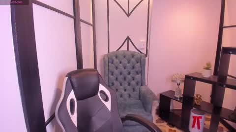 Nahomi online show from 12/22/25, 04:20