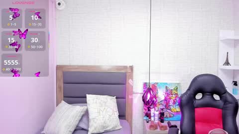 Snapshot of nahomirosse chatting on 09/19/25, 12:06   SHELBY   online show from 09/19/25, 12:06