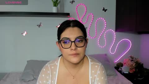 Snapshot of nahomirosse chatting on 10/20/25, 07:14   SHELBY   online show from 10/20/25, 07:14