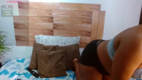 nahomy_gree online show from 04/22/26, 07:00