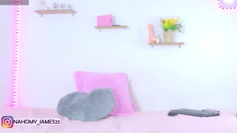 nahomy_james25 online show from 02/14/25, 06:08