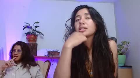 Snapshot of nahomy_rain chatting on 05/27/26, 03:58 online show from 05/27/26, 03:58