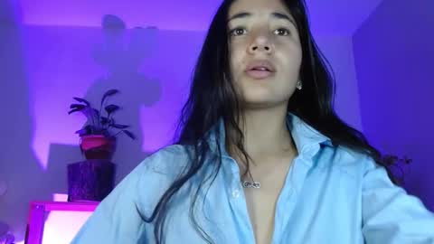 Snapshot of nahomy_rain chatting on 06/05/26, 01:23 online show from 06/05/26, 01:23