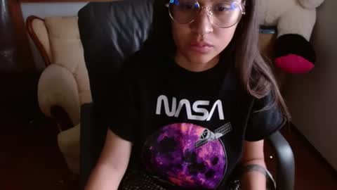Snapshot of nahomy_rain chatting on 06/21/26, 05:04 online show from 06/21/26, 05:04