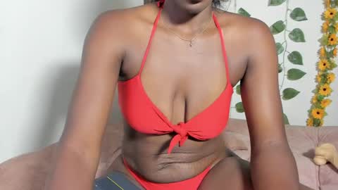 Snapshot of nahomy_smiiths chatting on 05/27/26, 01:57 Nahomy online show from 05/27/26, 01:57