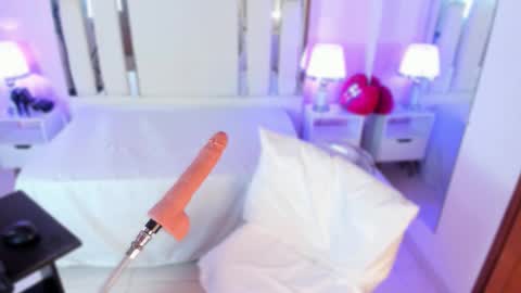 Nahomy Roberts online show from 11/03/25, 12:06