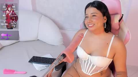 Nahomy Roberts online show from 03/10/26, 08:41