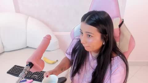 Nahomy Roberts online show from 03/12/26, 08:53